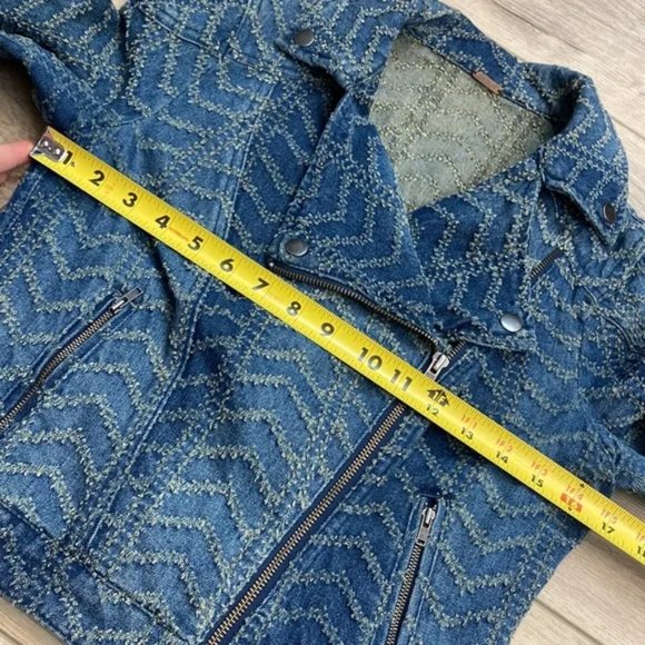 Free People Chevron Textured Denim Moto Jacket - Size 2 - Picture 9 of 9